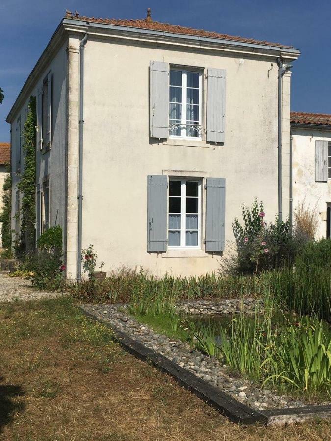 Отель Tilleuls Et Bambous Saint-Sauveur-d'Aunis Экстерьер фото